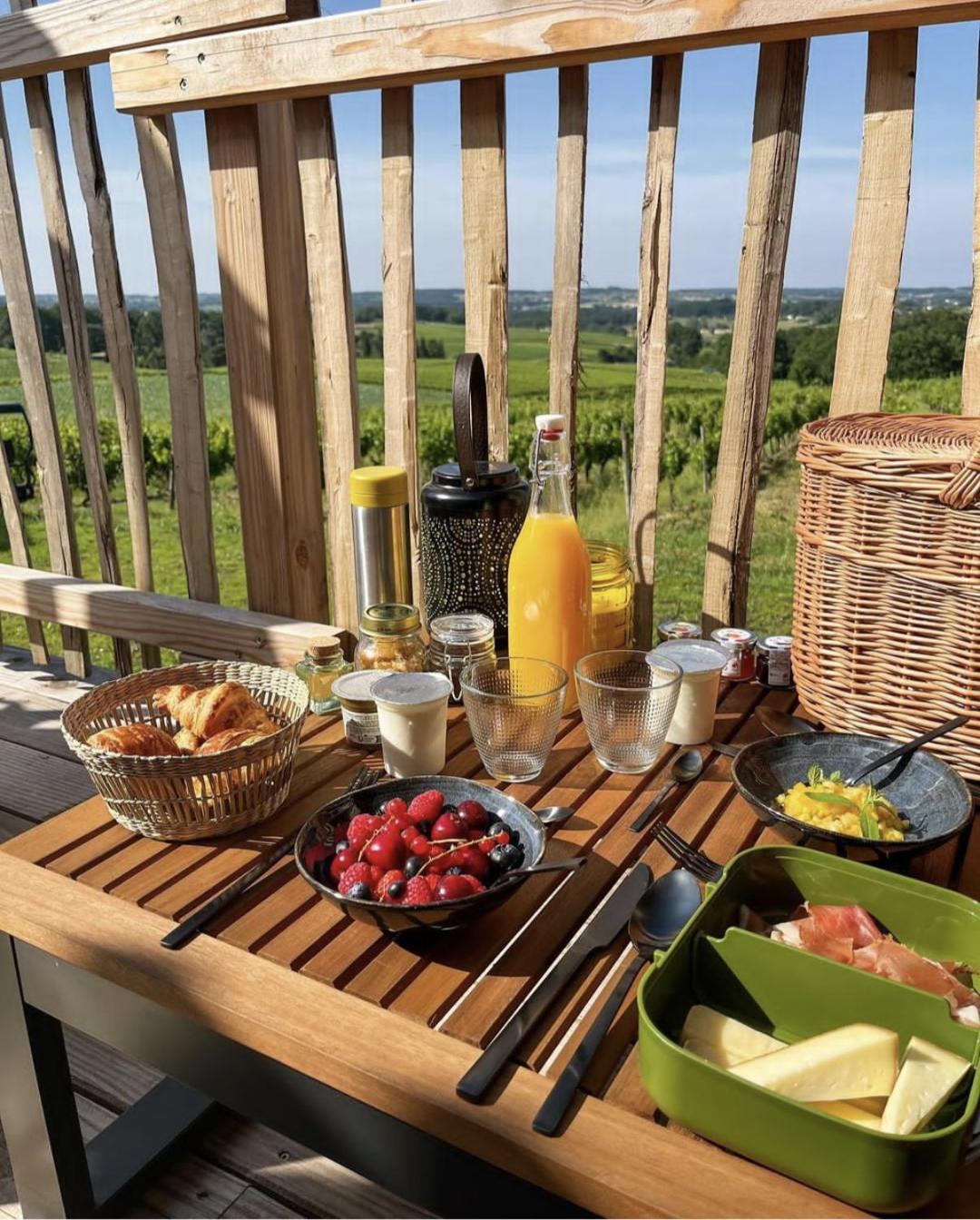Bed and Breakfast Le Domaine De La Tour Des Vents Bergerac Exterior foto